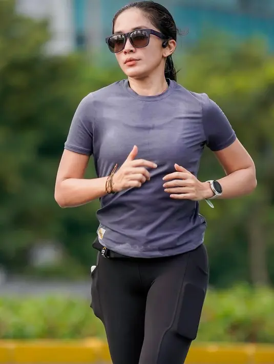 Berpostur badan yang tegap bak atlet, Ussy selesaikan long run 25km dengan rambut diikat [@ussypratama]