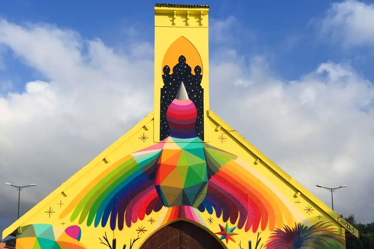 10 Foto Keindahan Gereja Usang yang Disulap Jadi Penuh Warna