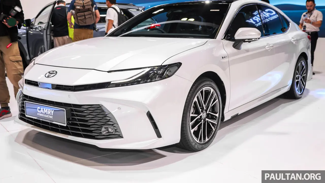 Toyota Camry facelift 2025