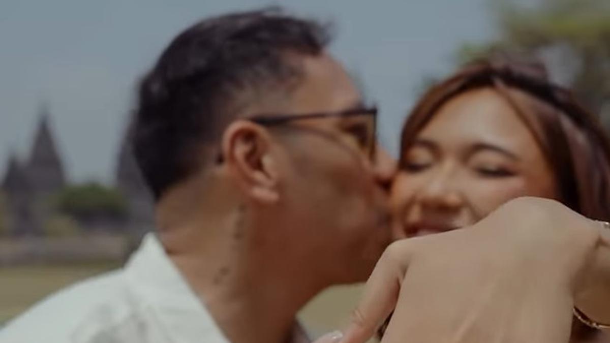 Marion Jola Resmi Dilamar! Cincin Berlian Oval Jadi Tanda Cinta dari Sang Kekasih