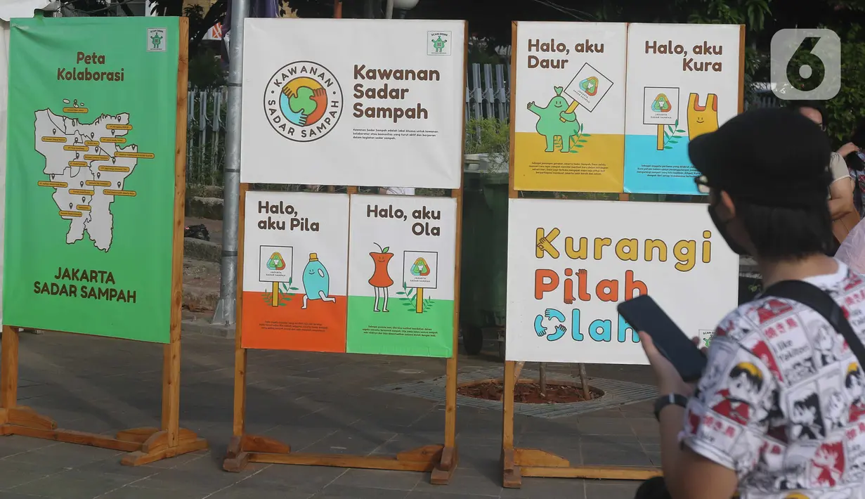 Warga mengunjungi festival seni dan budaya di kawasan wisata Kota Tua, Jakarta, Sabtu (17/9/2022).  Festival bertajuk #IniJakarta yang digelar oleh Pemprov DKI Jakarta tersebut berlangsung mulai 16 sampai 18 September 2022. (Liputan6.com/Herman Zakharia)