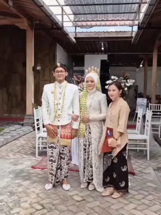 Potret Prilly Latuconsina Jadi Pengiring Pengantin di Nikahan Fans
