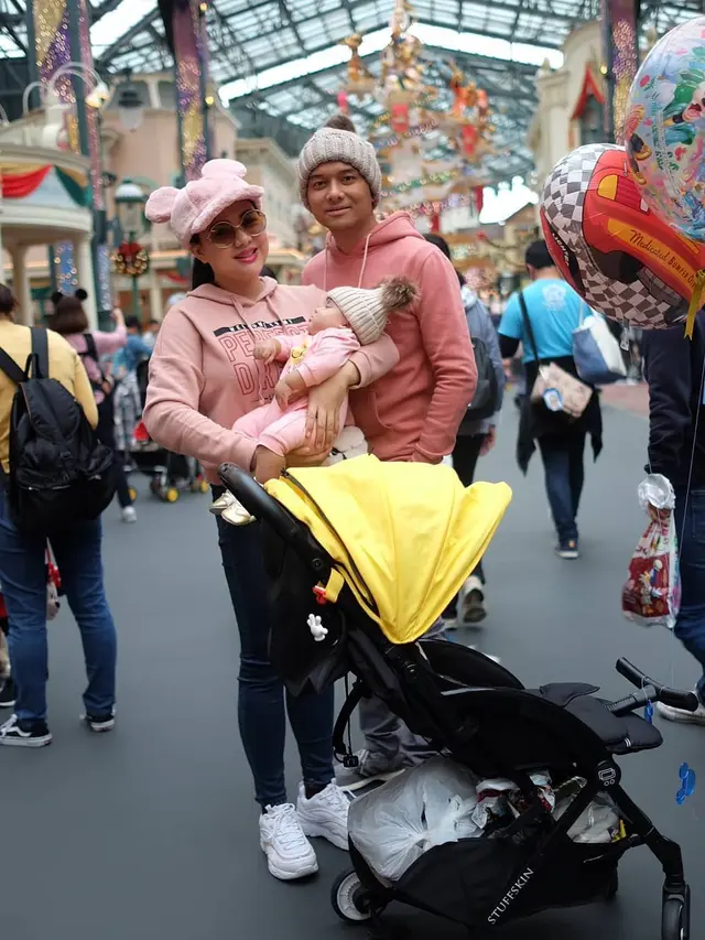 Keluarga Kecil Vicky Shu