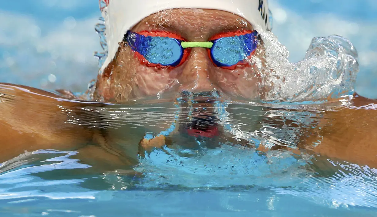Perenang AS, Chase Kalisz, saat berlomba di nomor 400m gaya ganti putra Kejuaraan Dunia Akuatik 2015 Kazan, Rusia. (9/8/2015) (Reuters/Hannibal Hanschke)