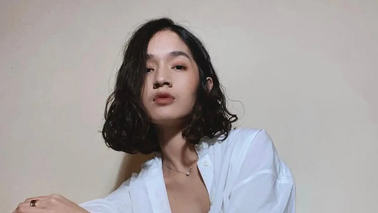 9 Gaya Makeup Natural-Bold Jeanneta Sanfadelia, Model Cantik yang Diduga Istri Ardhito Pramono