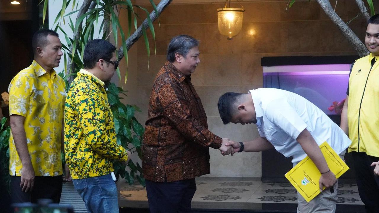 "Mbak Sekar ini adalah Mbak Sekar Tandjung. Jadi ada hubungan dengan Sumut,"  ucap Airlangga.