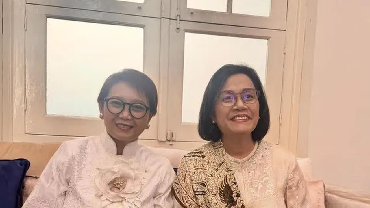 6 Potret Kompak Sri Mulyani dan Retno Marsudi Hadiri Wisuda Anak, Tampil Elegan dengan Kebaya Putih