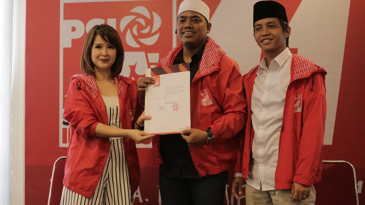 Pelapor buni Yanidan Jonru Ginting, Muannas Alaidid (tengah) maju menjadi calon legislatif (Caleg) DPR RI dari Partai Solidaritas Indonesia (PSI). (Istimewa)