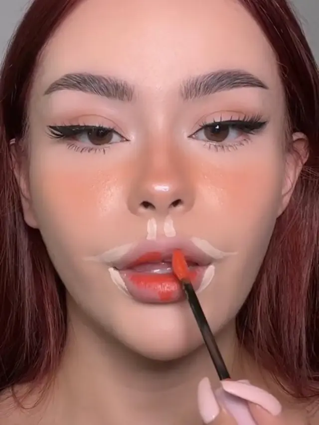 Aplikasikan lip cream