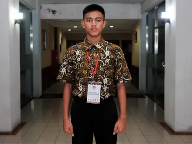 Rahmat Hersa, calon Pasukan Pengibar Bendera Pusaka (Paskibraka) perwakilan Kalimantan Barat terpilih menjadi Lurah, di PP-PON Cibubur, Jakarta, Rabu (27/7). Rahmat akan memimpin pasukan yang kemudian diberi nama Desa Bahagia. (Liputan6.com/Yoppy Renato)