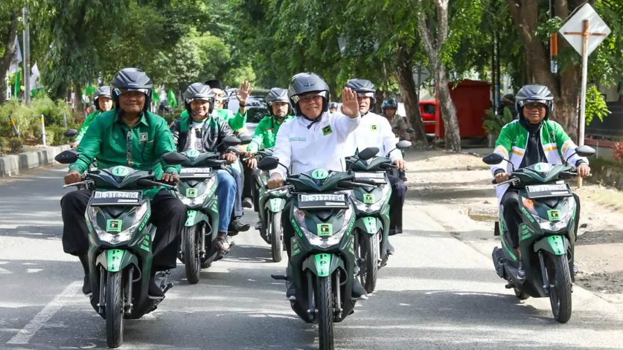 Tidak ingin ketinggalan momen bahagia, Plt Ketua Umum Partai Persatuan Pembangunan (PPP) Muhamad Mardiono bersafari di Kota Banda Aceh menggunakan sepeda motor bersama para kader Dewan Pimpinan Wilayah (DPW) PPP Aceh (Istimewa)
