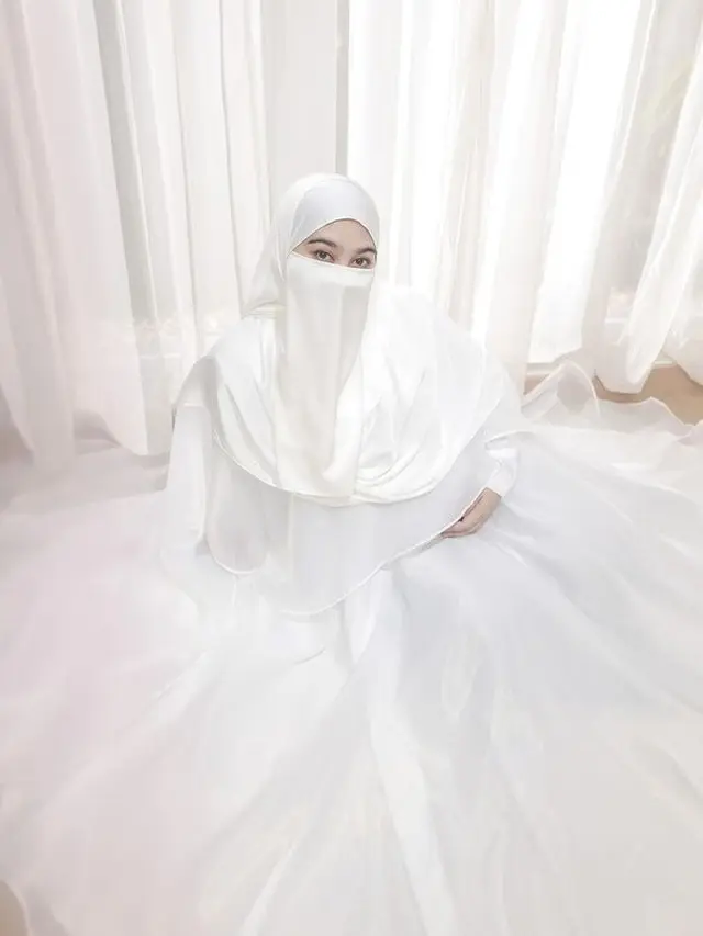 Selain Nadzira Shafa, Ini Potret 8 Seleb yang Tampil Memesona Pakai Cadar