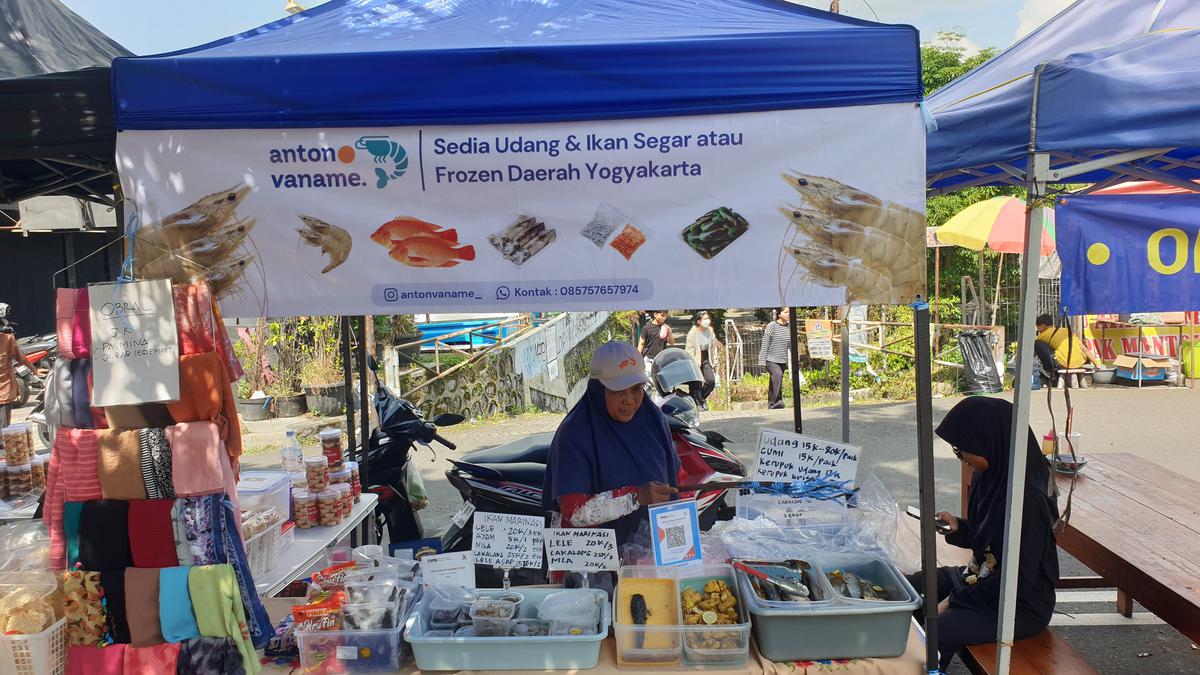 Dari Tambak ke Lapak Sunmor UGM, Anton Vaname Jual Udang Segar Hasil Budidaya Sendiri