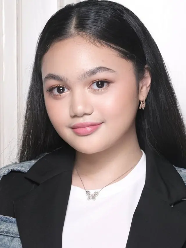 Tampilan Terbaru Amora Lemos.