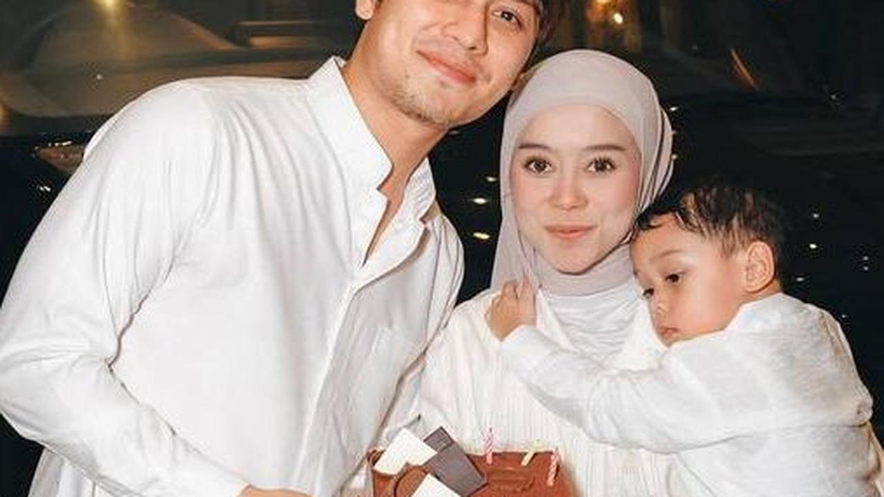 Dengan harga yang mencapai Rp 1,225 miliar, Rizky Billar memilih mobil ini sesuai dengan keinginan Lesti.<br><br>