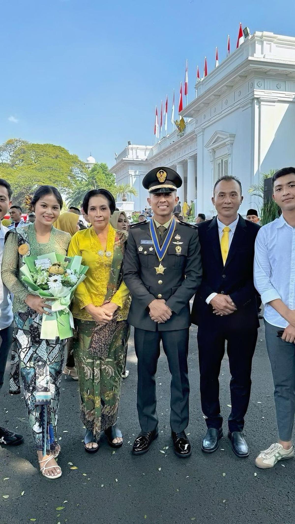 Pada pelantikan itu, hadir seluruh keluarga Aditya yang datang langsung dari Bali.&nbsp;<br>