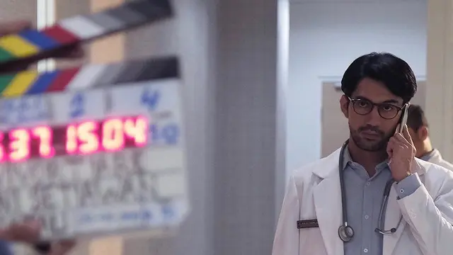 Potret 6 Artis Pakai Jas Putih saat Syuting, Bak Dokter Sungguhan