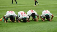 Pada menit ke-34, Irfan Jaya (kedua dari kiri) berhasil manggandakan keunggulan Timnas Indonesia menjadi 2-0 lewat golnya usai memanfaatkan umpan silang Asnawi Mangkualam dari sisi kiri pertahanan Laos. (Dok. PSSI)