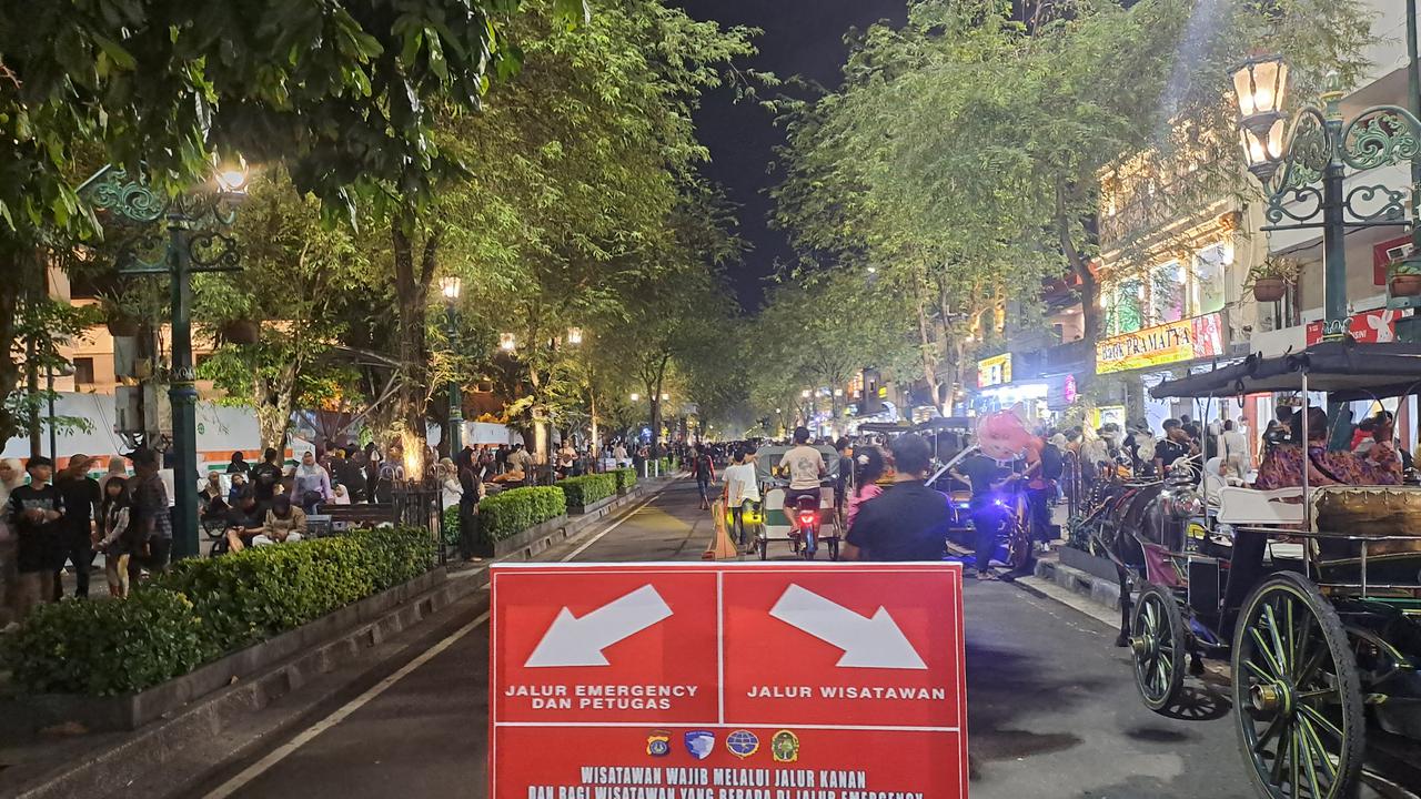 Potret Malioboro Dipadati Wisatawan Rayakan Malam Tahun Baru 2026
