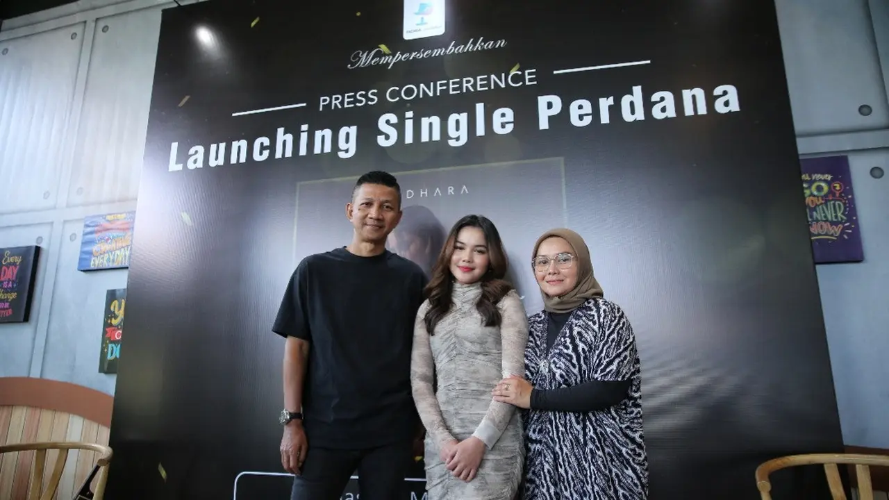 Rowman Ungu jadi produser Andhara di single Sendiri