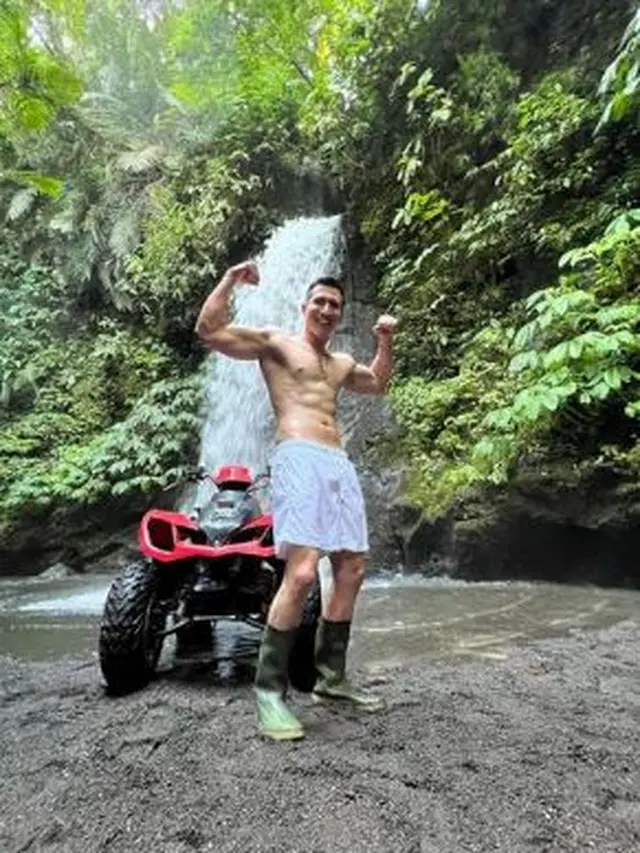 Verrel Bramasta kerap pamer perut sixpack (Instagram/bramastavrl)