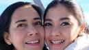 Cantiknya Naysilla Mirdad dan sang ibunda Lydia Kandau saat berlibur ke Switzerland. 'My Angel Love Mama', tulis Naysilla pada salah satu caption foto instagramnya. (viainstagram@naymirdad/Bintang.com)