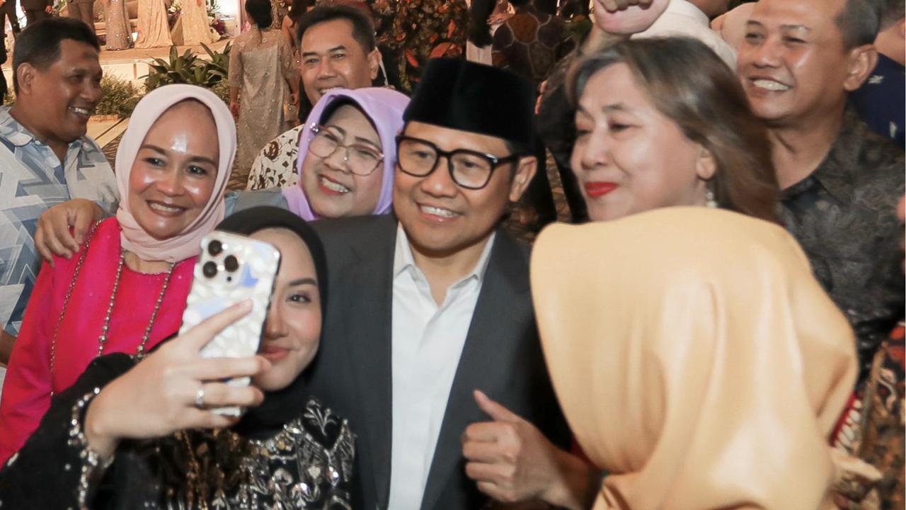 Saat Cak Imin jadi Serbuan Swafoto saat Hadiri Pesta Pernikahan Putra Menko Yusril