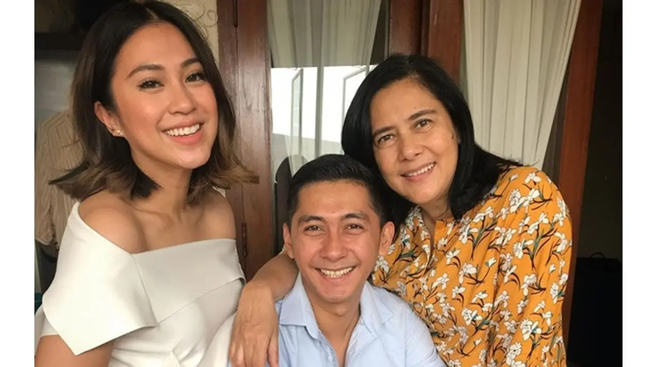 6 Potret Kebersamaan Tyna Kanna dan Lydia Kandou, Selalu Harmonis