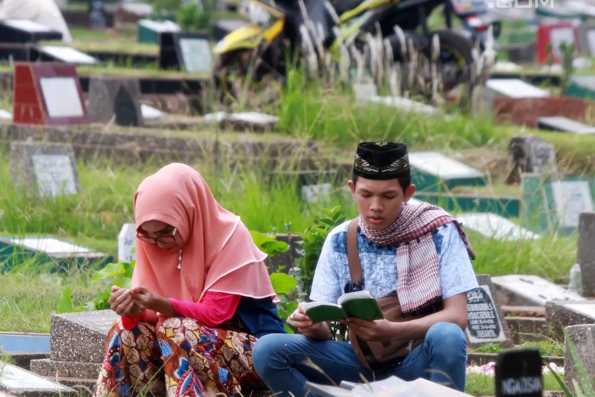 Tradisi Ziarah Kubur Saat Lebaran