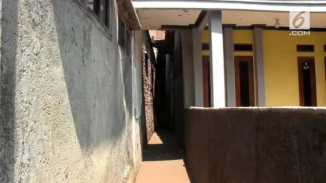 Sempat viral rumah Eko Purnomo di Bandung yang seluruh sisinya tertutup bangunan tetangga, kini akses keluar rumahnya mulai terlihat.