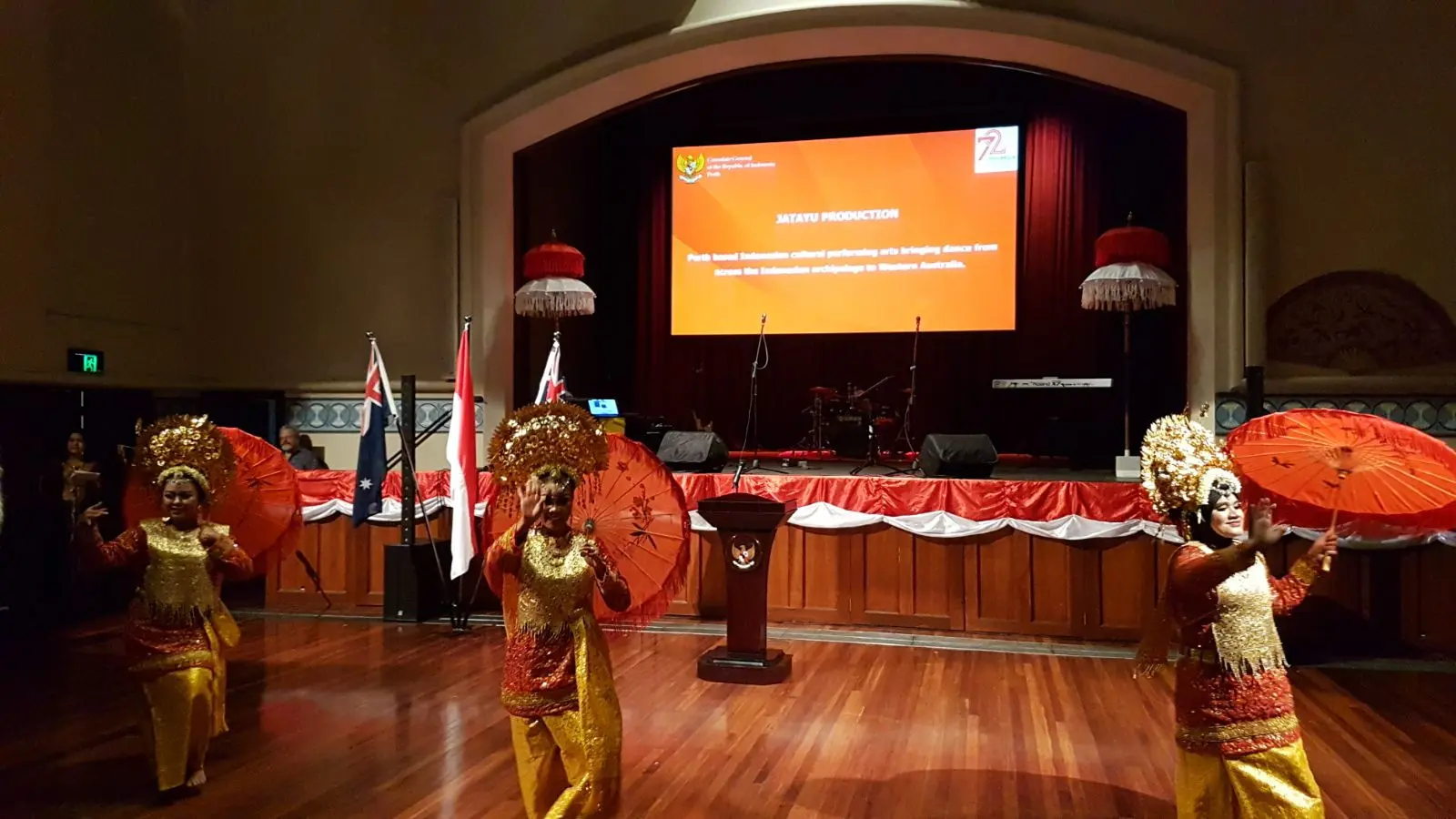 Tari Minang oleh Jatayu Production. (Dokumentasi Konjen Perth)