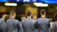 Striker Real Madrid, Cristiano Ronaldo, saat mengikuti sesi latihan di Stadion Cardiff (02/06/2017). Real Madrid akan berhadapan dengan Juventus pada final Liga Champions. (AFP/Filippo Monteforte)