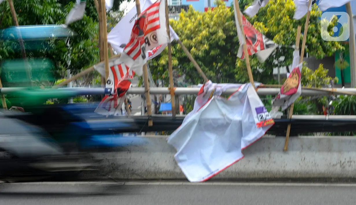 Benny berharap sejumlah partai politik memiliki kesadaran diri untuk mengamankan APK mereka yang juga terbilang mengganggu estetika kota. (merdeka.com/Arie Basuki)