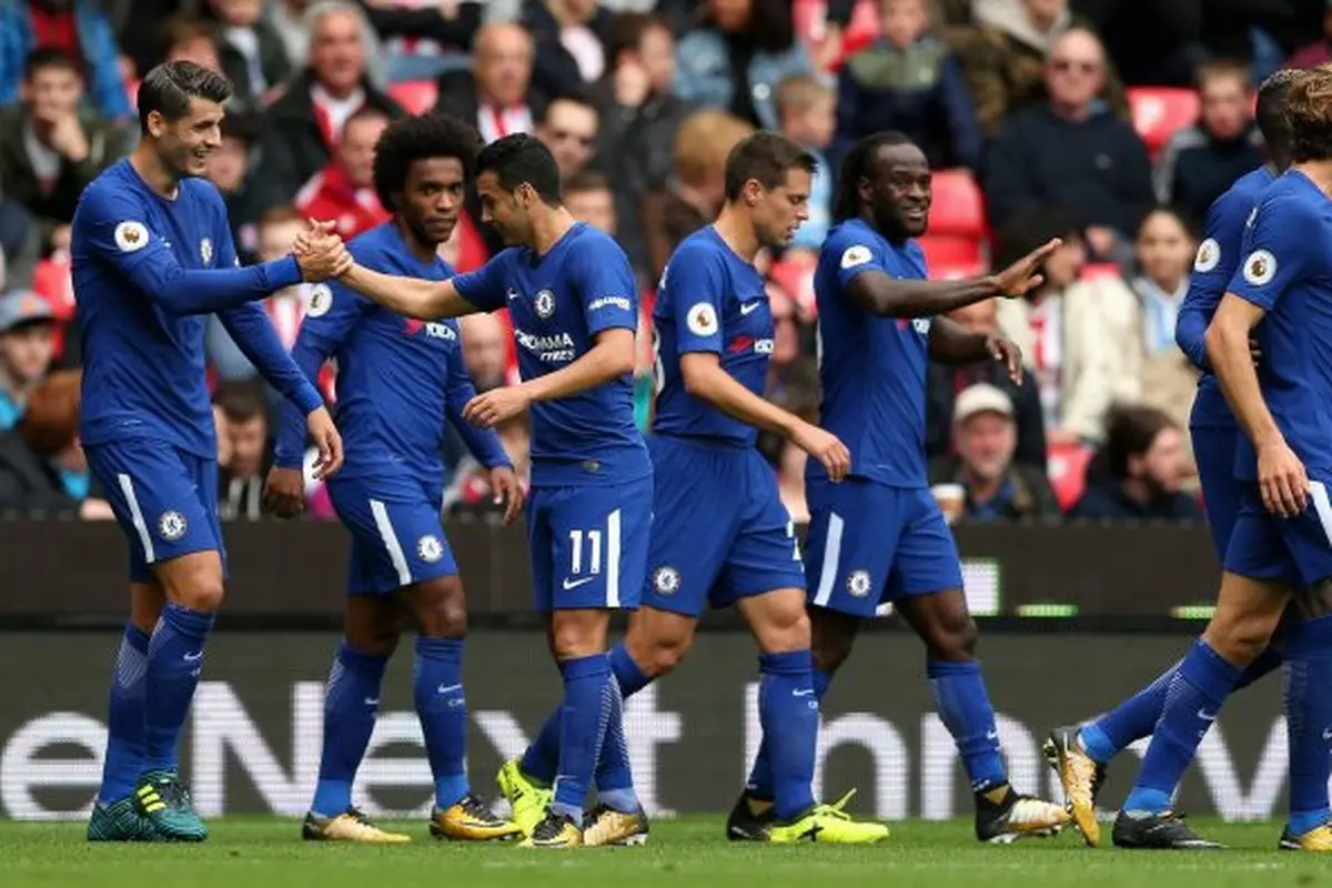 Para pemain Chelsea merayakan gol ke gawang Stoke City