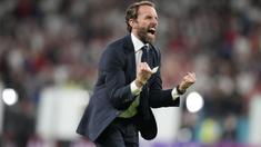 Gareth Southgate merupakan mantan pemain Crystal Palace, Aston Villa, dan Middlesbrough. Dirinya ditunjuk sebagai juru taktik Timnas Inggris pada tahun 2016 silam dan sukses mengantarkan The Three Lions menembus partai semifinal Piala Dunia 2018 dan final Euro 2020. (Foto: AFP/Pool/Frank Augstein)