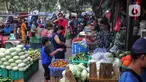 Aktivitas perdagangan di Pasar Senen, Jakarta, Jumat (16/9/2022). Pemerintah memprediksi laju inflasi sebesar 1,38% pada September 2022. Adapun prediksi ini akibat kenaikan harga bahan bakar minyak (BBM). Kementerian Keuangan mengatakan laju inflasi akan kembali normal pada November 2022. (Liputan6.com/Angga Yuniar)