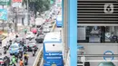 Sejumlah kendaraan melintas di kawasan Jalan Buncit Raya, Jakarta Selatan, Rabu (11/5/2022). Sejumlah ruas jalan Ibu Kota kembali mengalami kemacetan karena meningkatnya volume kendaraan usai libur Lebaran. (Liputan6.com/Johan Tallo)