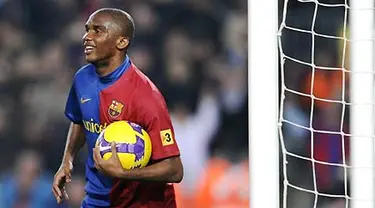 Barcelona&#039;s forward Samuel Eto&#039;o celebrates after scoring a goal against Deportivo during their Spanish League match at Camp Nou stadium in Barcelona, on January 17, 2008. AFP PHOTO/LLUIS GENE