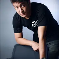 Dimas Anggara. (Foto: Deki Prayoga, Stylist: Indah Wulansari, Digital Imaging:Iqbal Nurfajri/Bintang.com)