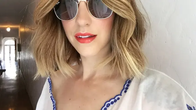 Rambut Ikal Bergelombang dengan Flat Iron, Kok Bisa?