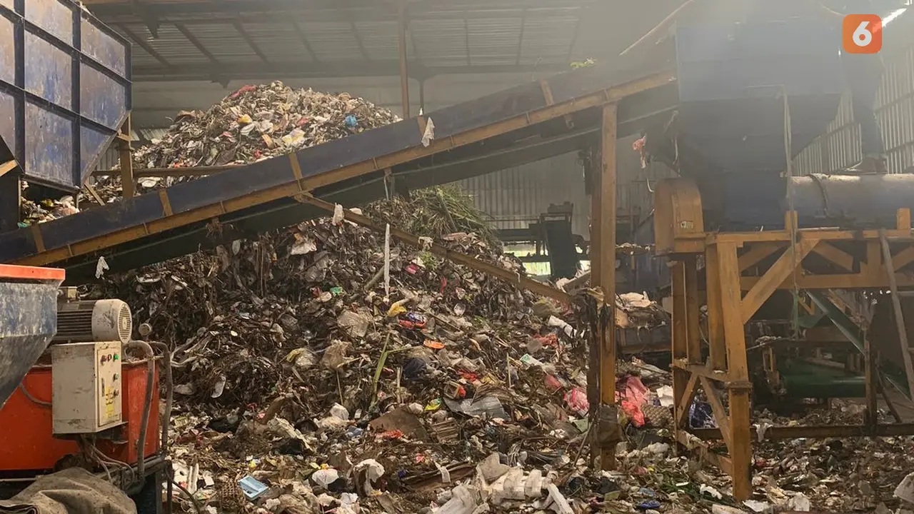 Sampah di TPST Jimbaran Menumpuk