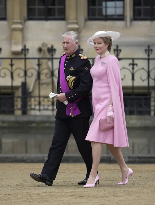 Raja Philippe dari Belgia dan Ratu Mathilde tiba menjelang penobatan Raja Charles III dan Permaisuri Camilla di London, Sabtu, 6 Mei 2023. (AP Photo/Kin Cheung)