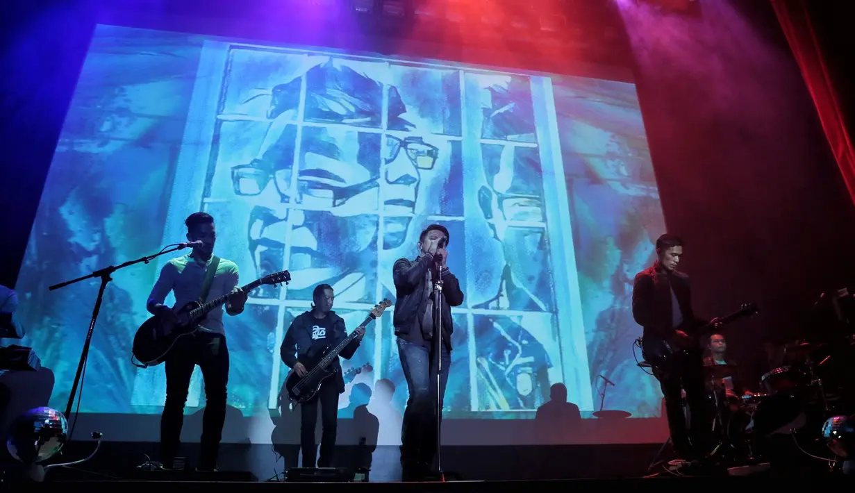 Hingga kini, NOAH masih betah dengan keempat personilnya. Ariel vokal, David keyboard, Uki dan Lukman posisi gitaris. Untuk basis dan drummer, NOAH masih menggunakan additional player. (Adrian Putra/Bintang.com)