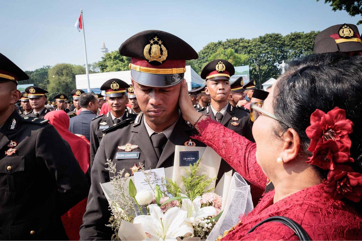 FOTO: Tangis Haru Warnai Pelantikan 2.000 Perwira Remaja oleh Presiden Prabowo
