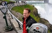 Wah, pemain akrobat Amerika tantang keganasan Niagara!