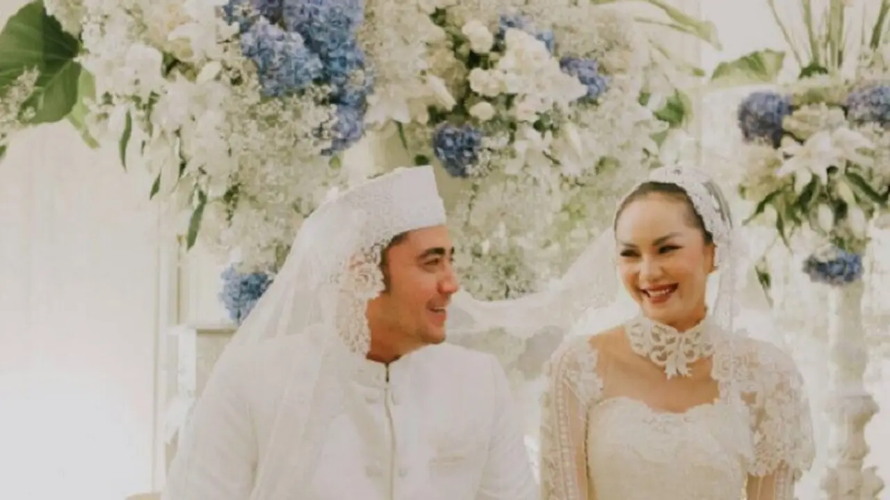 Anggunnya Kalina dalam Balutan Kebaya Putih di Hari Pernikahannya