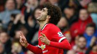 Gelandang Manchester United, Marouane Fellaini merayakan selebrasi usai mencetak gol ke gawang Tottenham saat Laga Liga Premier Inggris di Stadion Old Trafford, Inggris(15/3/15). Manchester United menang 3-0 atas Tottenham Hotspur. (Reuters/Carl Recine)