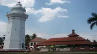 Masjid Kesultanan Banten atau Masjid Agung Banten merupakan salah satu masjid tertua di Indonesia. 