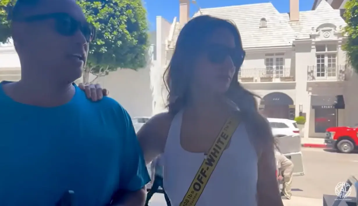 "Tadi aku janji sama dia. Enggak tahu dia sudah mulai gede Yang, bingung," ucap Ardi Bakrie. "Terus kamu iyain," sambung Nia. [Youtube/Nia Ramadhani Bakrie]