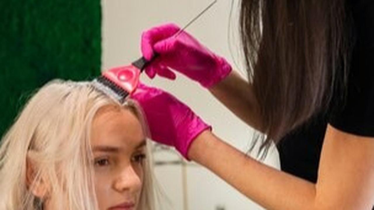 Cara Mewarnai Rambut dengan Aman